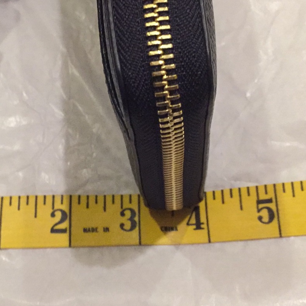 Michael Kors wallet - Picture 7 of 11